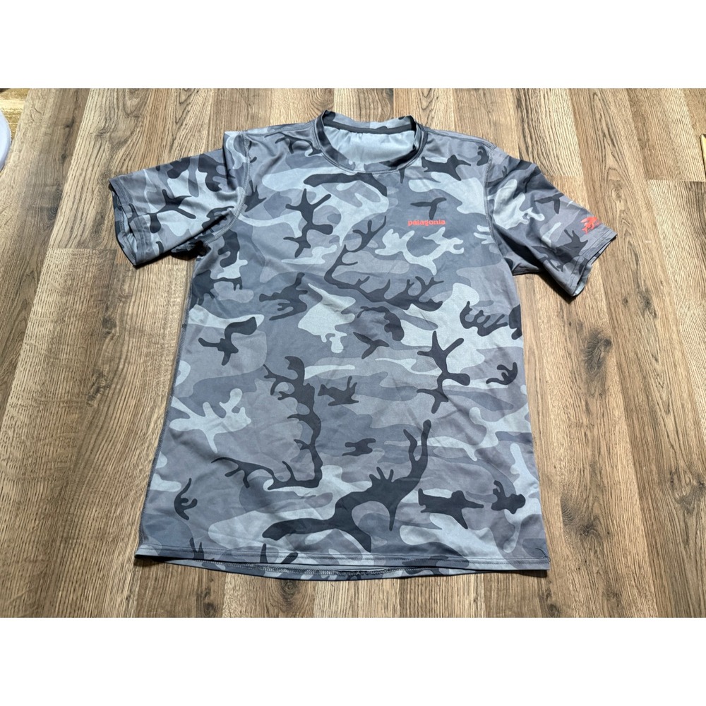 Patagonia Shirts Men Size Small Grey Short Sleeve Rash Guard Antler Print